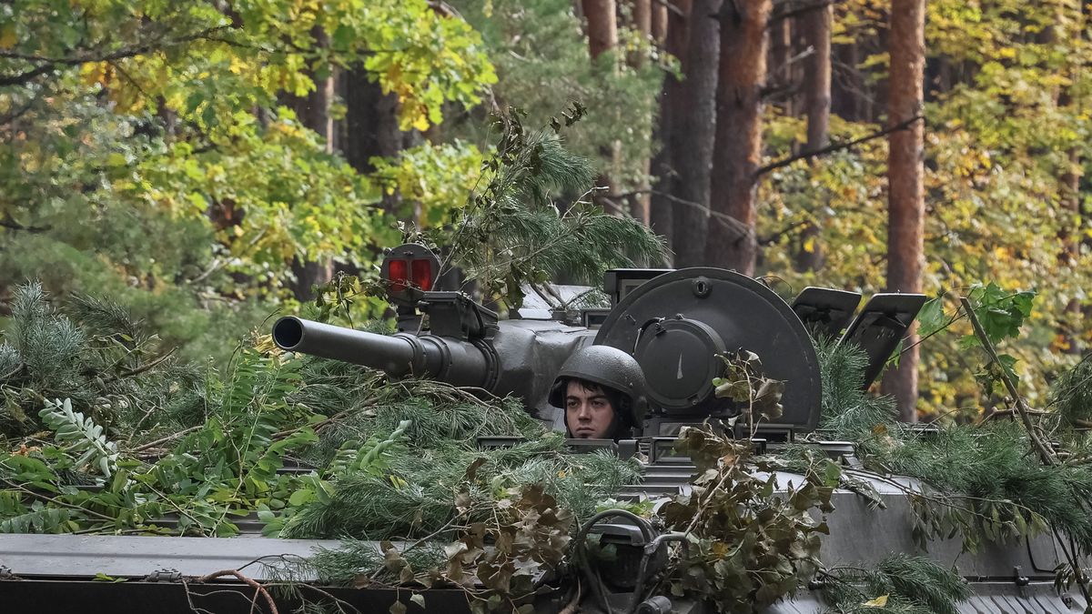 Posílat zbraně na Ukrajinu? Spojenci Ukrajiny mají zdecimované zásoby